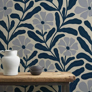 Papier peint tapisserie grosses fleurs bleues graphique - Papierpeint - panoramique.fr