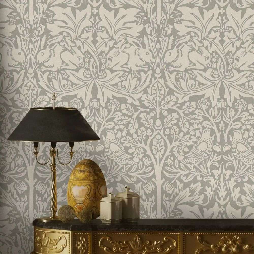 Papier peint tapisserie William Morris lapins et oiseaux gris taupe - Papierpeint - panoramique.fr